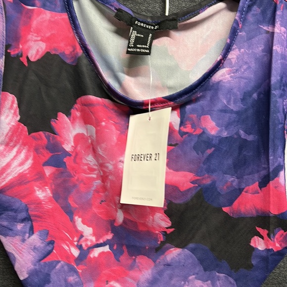 💥3/$15💥NWT - Forever 21 Women's Abstract Mesh Crop Top & Gloves Set - Small - Picture 8 of 10